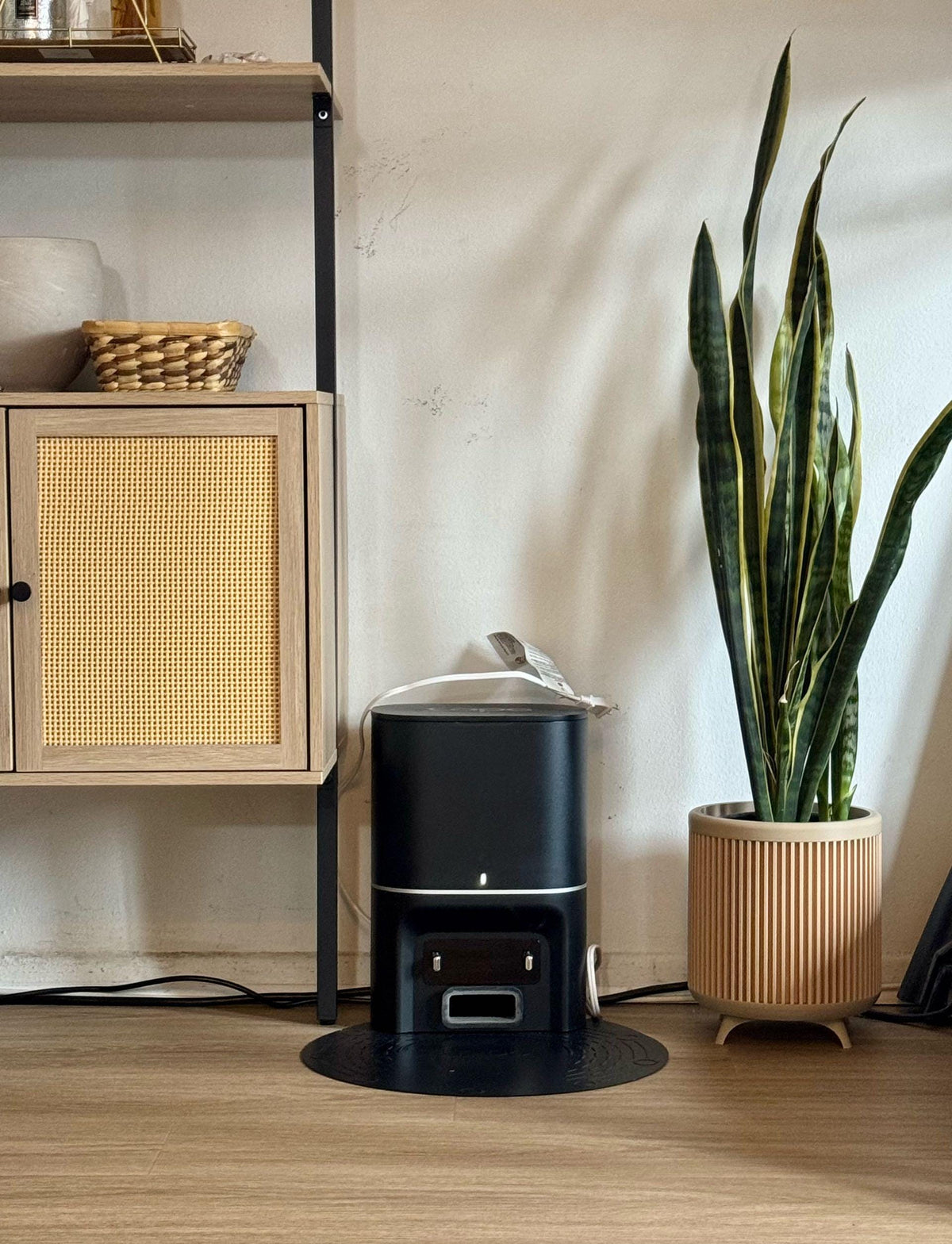 Modern mid century planter , ribbed planter with elevated stand RIVORA