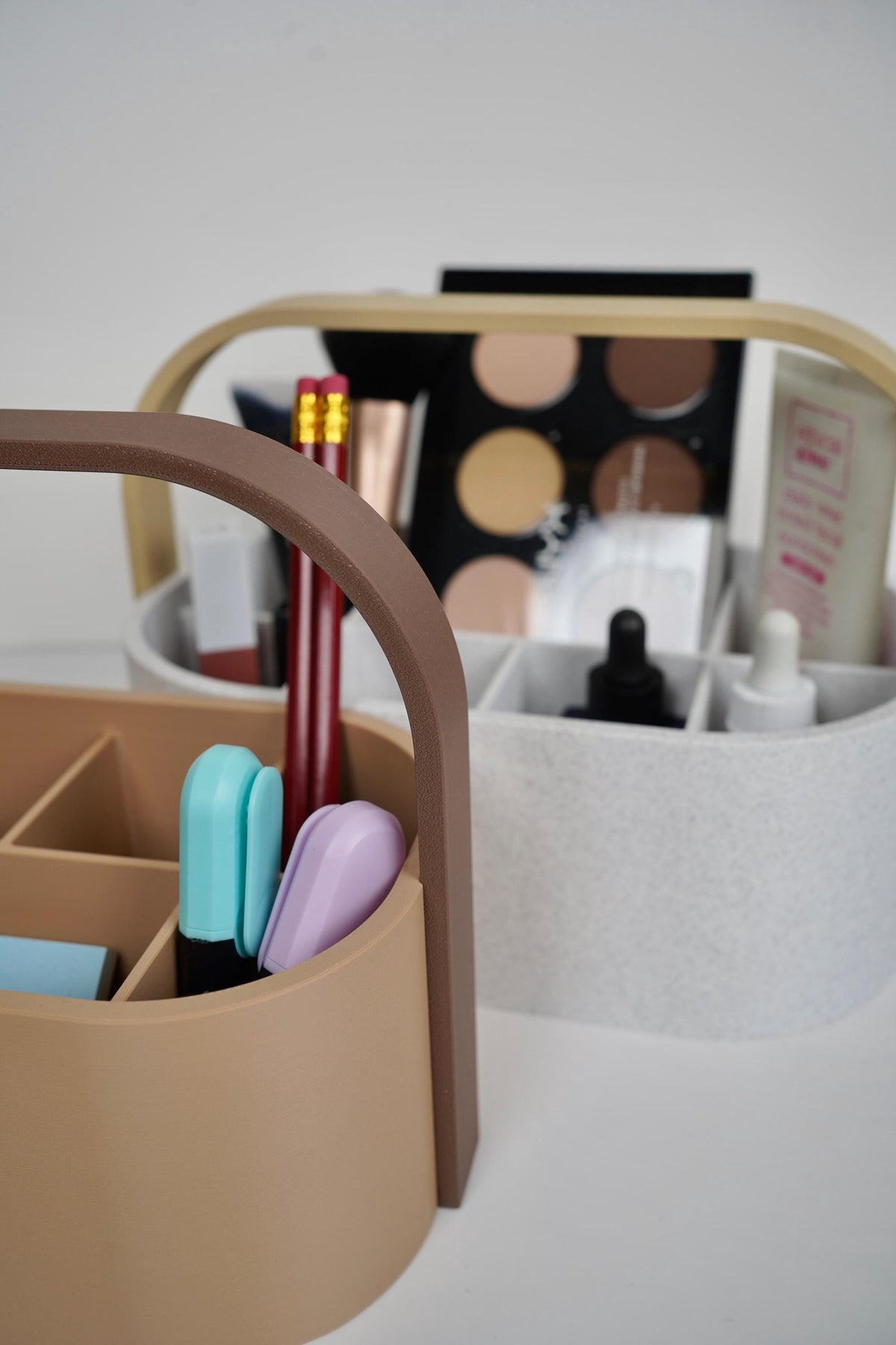 Minimalist Multi-Compartment Organizer Caddy for Makeup & Desk Essentials