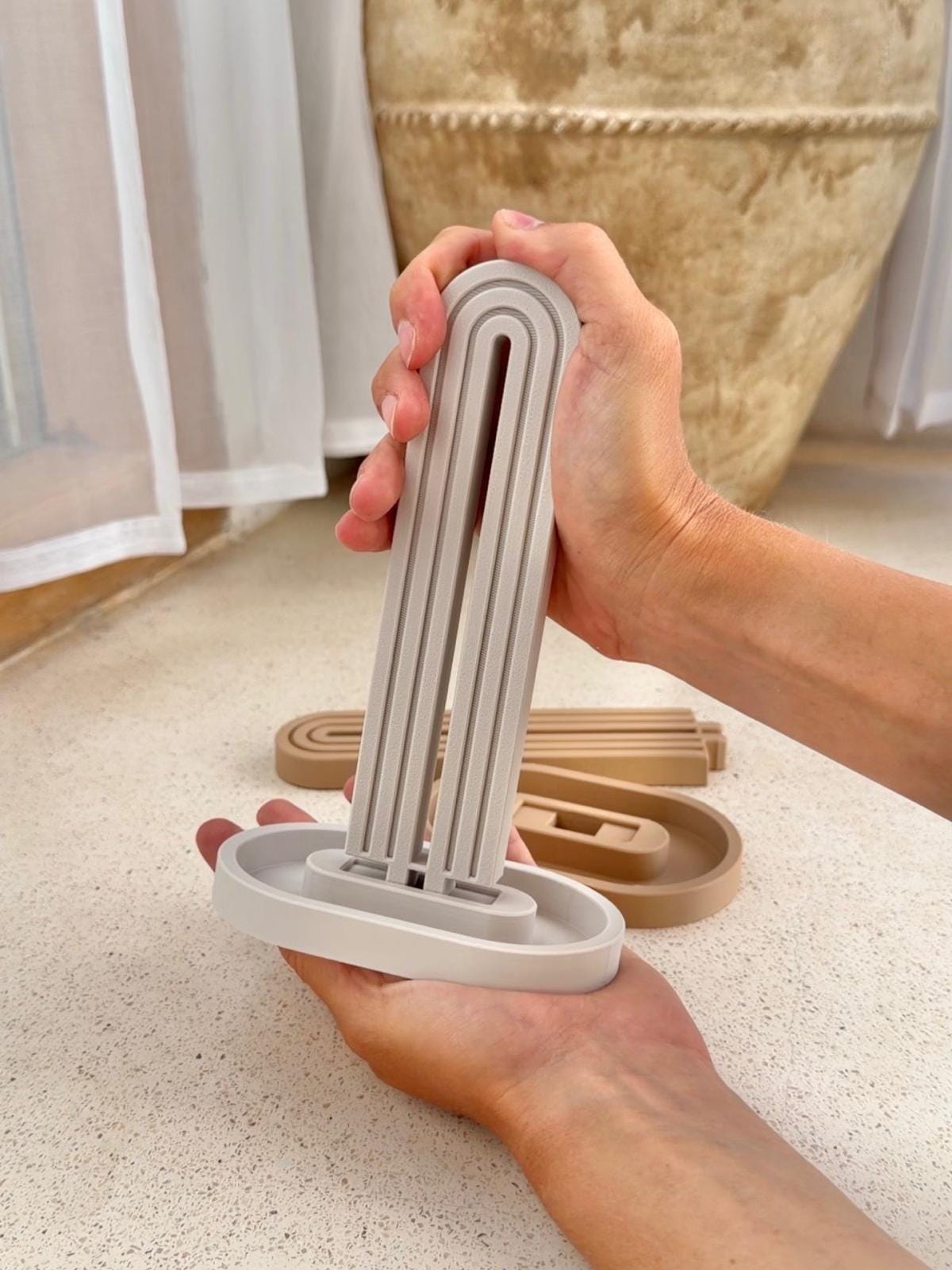 Modern Hair Tie Organizer Stand - Stylish Scrunchie Holder for Clutter-Free Vanity & Bathroom Storage
